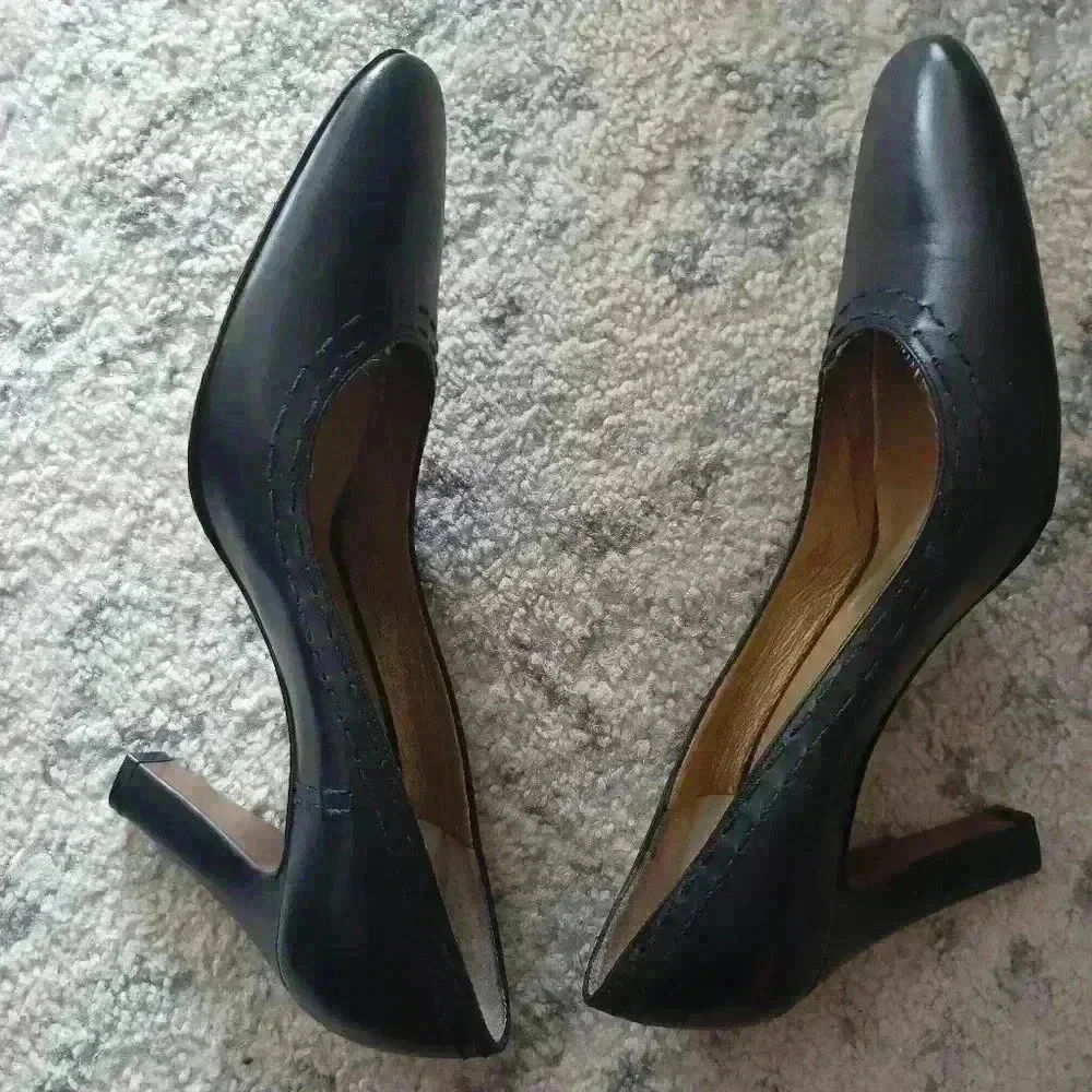 Givenchy Vintage Women's Black Leather Round Toe Designer Pump 40.5 (9 US)